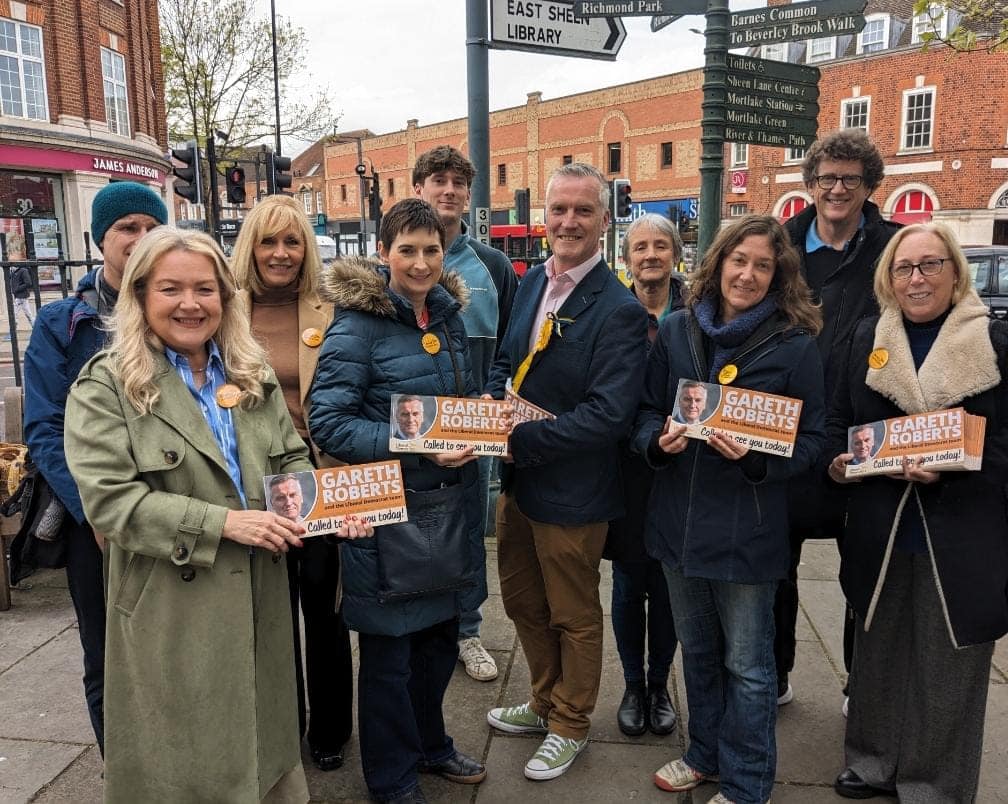 Caroline campaigining in East Sheen with local Liberal Democrats